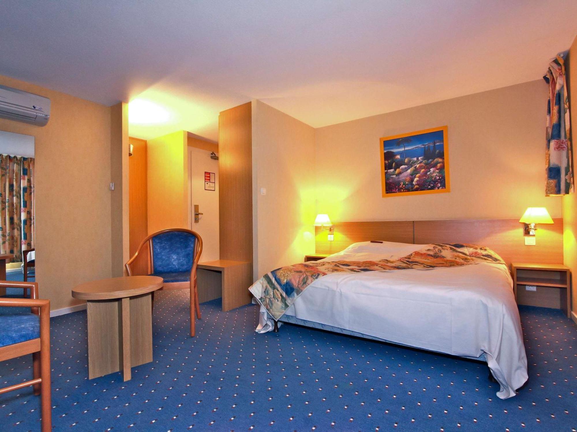 Mercure Hexagone Luxeuil Екстериор снимка