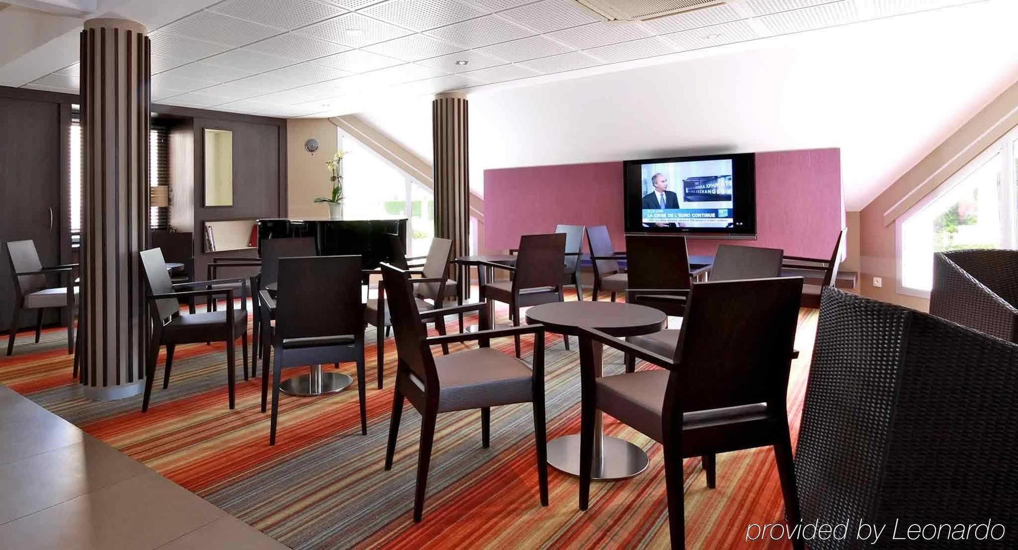 Mercure Hexagone Luxeuil Ресторант снимка